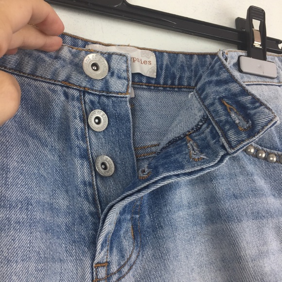 Band of Gypsies Rose Distressed Studded Jean Short - Picture 9 of 9